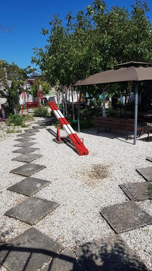 Casa Ellamy Hotel Două Mai Exterior foto