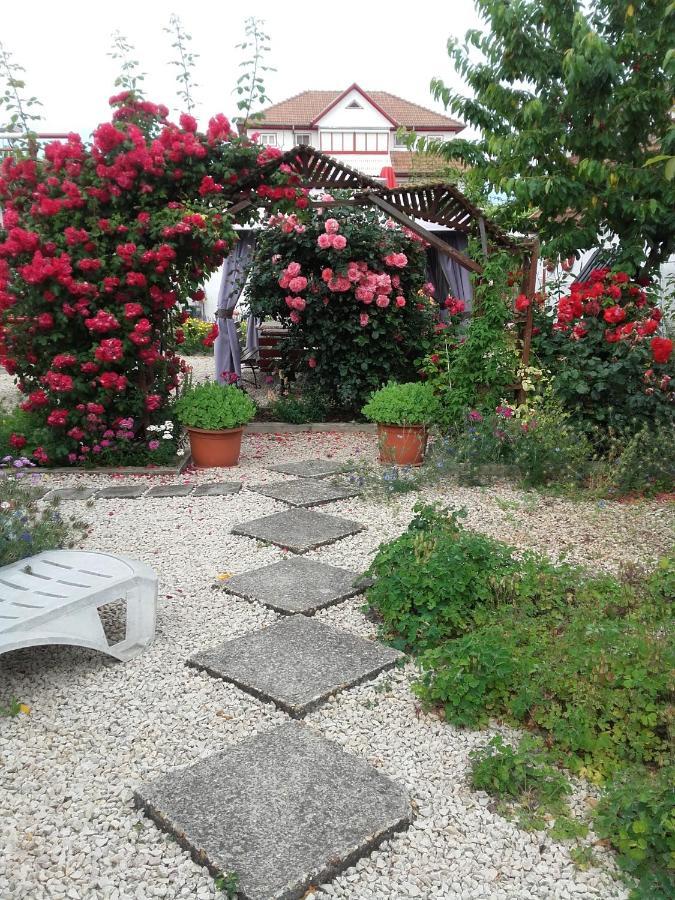 Casa Ellamy Hotel Două Mai Exterior foto